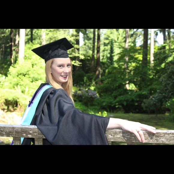 Meet your Posher, Kayla - Picture 4 of 5